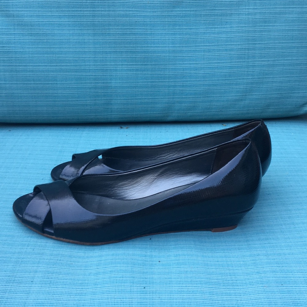 Cole Haan 7.5 black flats, slight wedge